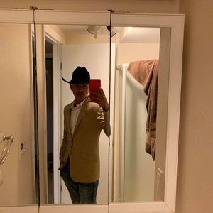 Meet your Posher, Gustavo flores